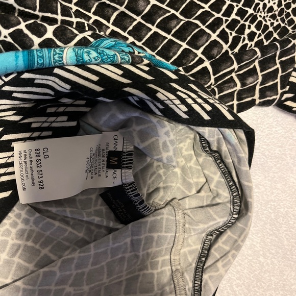 Versace top slight V-neck woman’s top medusa’s face front and back of the top - Picture 3 of 3